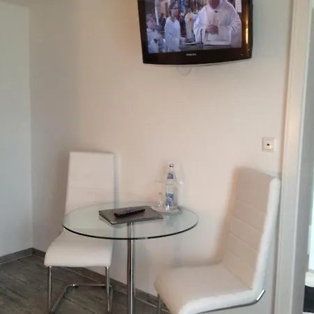 Hotel-garni Fels 3* ريزلرن